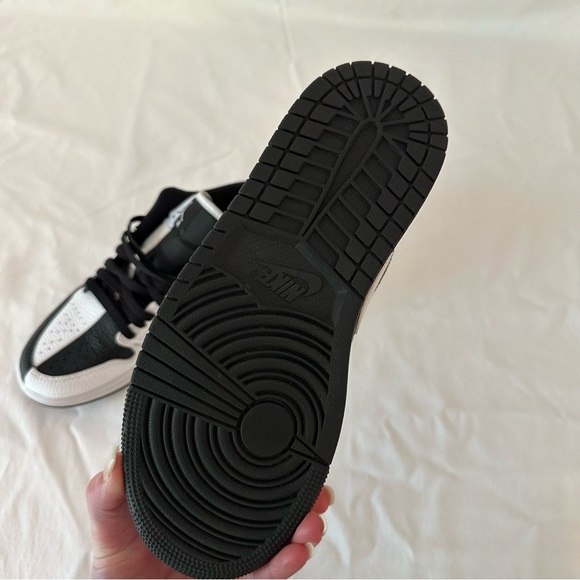 Jordan 1 Low SE | Homage Split White Black | 7.5 - Picture 5 of 7